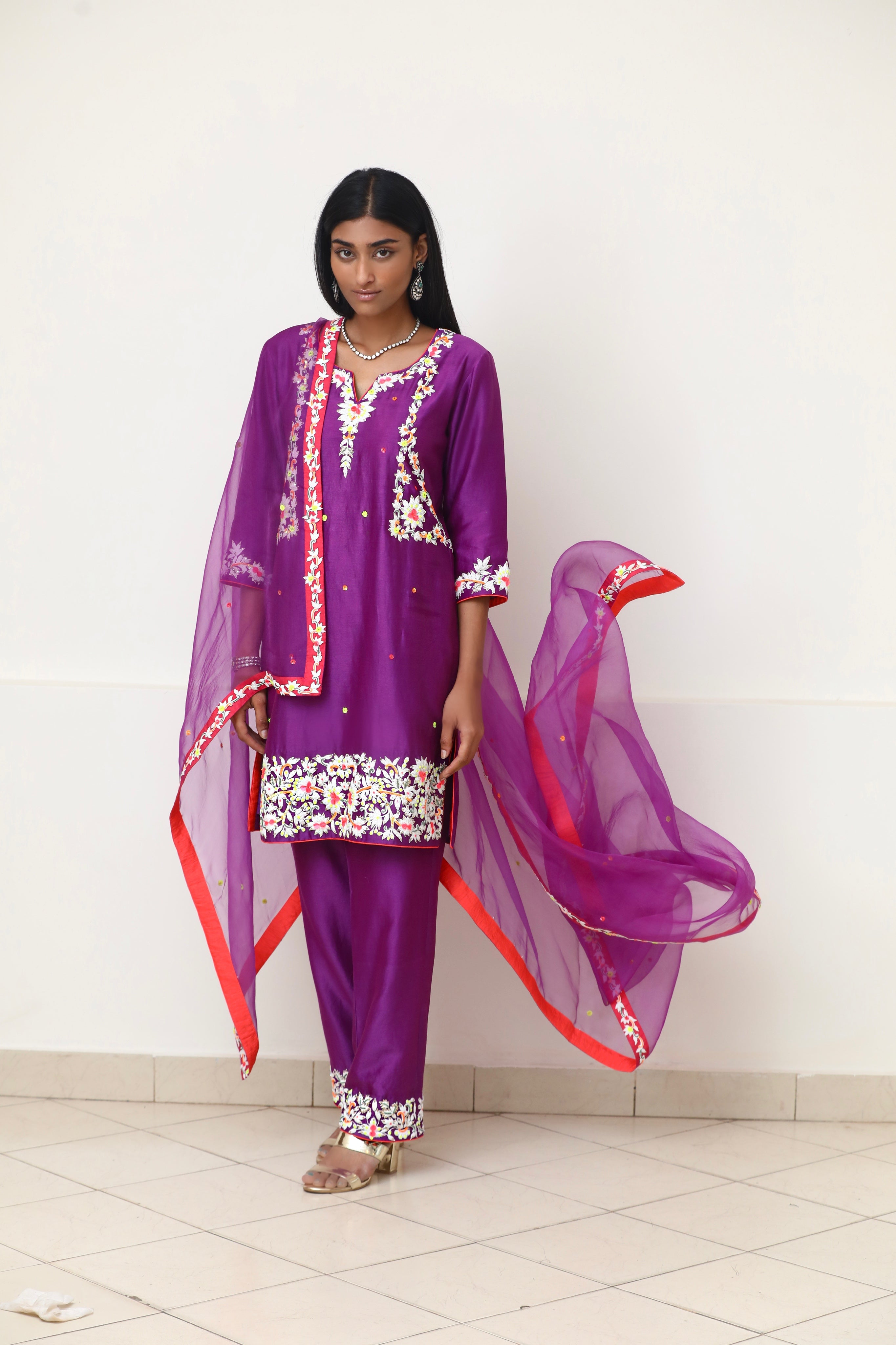 Purple Pink Embroidered Work Roman Silk Kurta Set – Sone Ki Chidiyaa